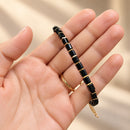 Pulsera de Ónix Negro con Detalles Dorados