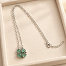 Collar magnético de corazones verdes trébol de cuatro hojas