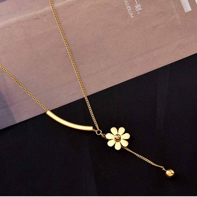 Collar Flor Minimalista