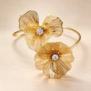 Conjunto Collar y Bracalete Cascada de Flores Doradas
