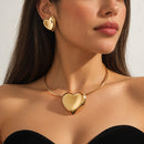 Conjunto Collar y Aros Corazón Dorado Aura de Amor