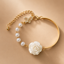 Pulsera de Perlas y Rosa Blanca