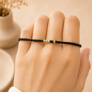 Pulsera de Hilo con Esferas Doradas