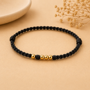 Pulsera de Hilo con Esferas Doradas