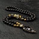 Collar Flecha Ónix y Piedra Volcánica