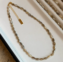 Collar Perlas Ovaladas en Tonos Tierra