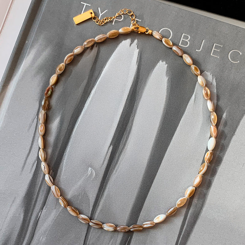 Collar Perlas Ovaladas en Tonos Tierra